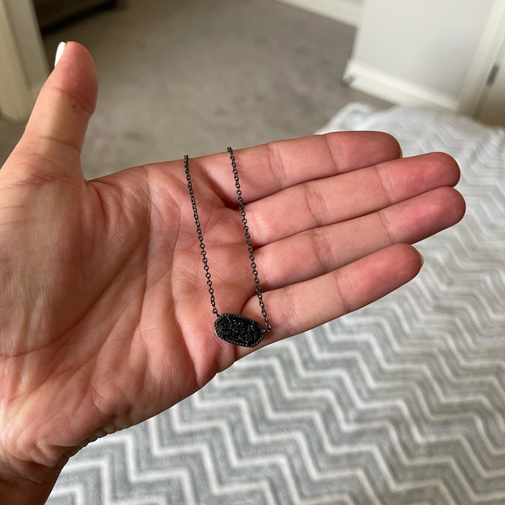 black kendra scott necklace